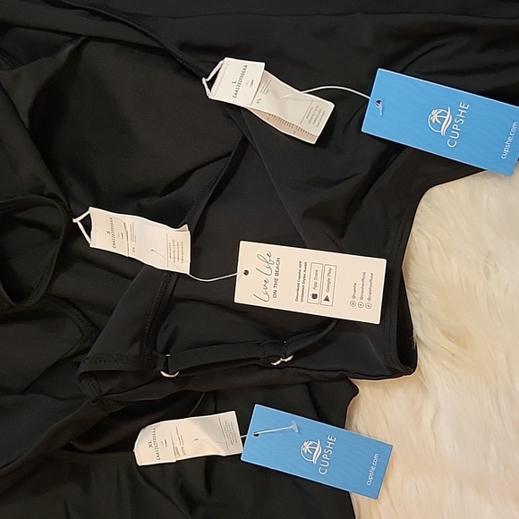 Cupshe One-Piece Bathing suit, Deep V front - black - Picture 15 of 16